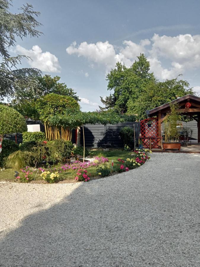 Une Pause Quelque Part Au Jardin Des Erables Et Des Niwakis Saint-Medard-de-Guizieres Exterior foto