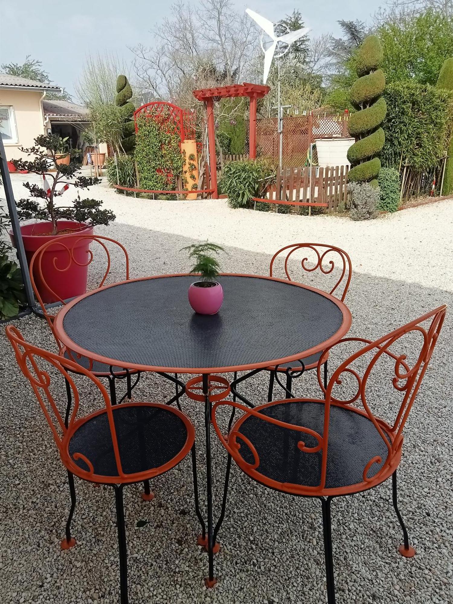 Une Pause Quelque Part Au Jardin Des Erables Et Des Niwakis Saint-Medard-de-Guizieres Exterior foto