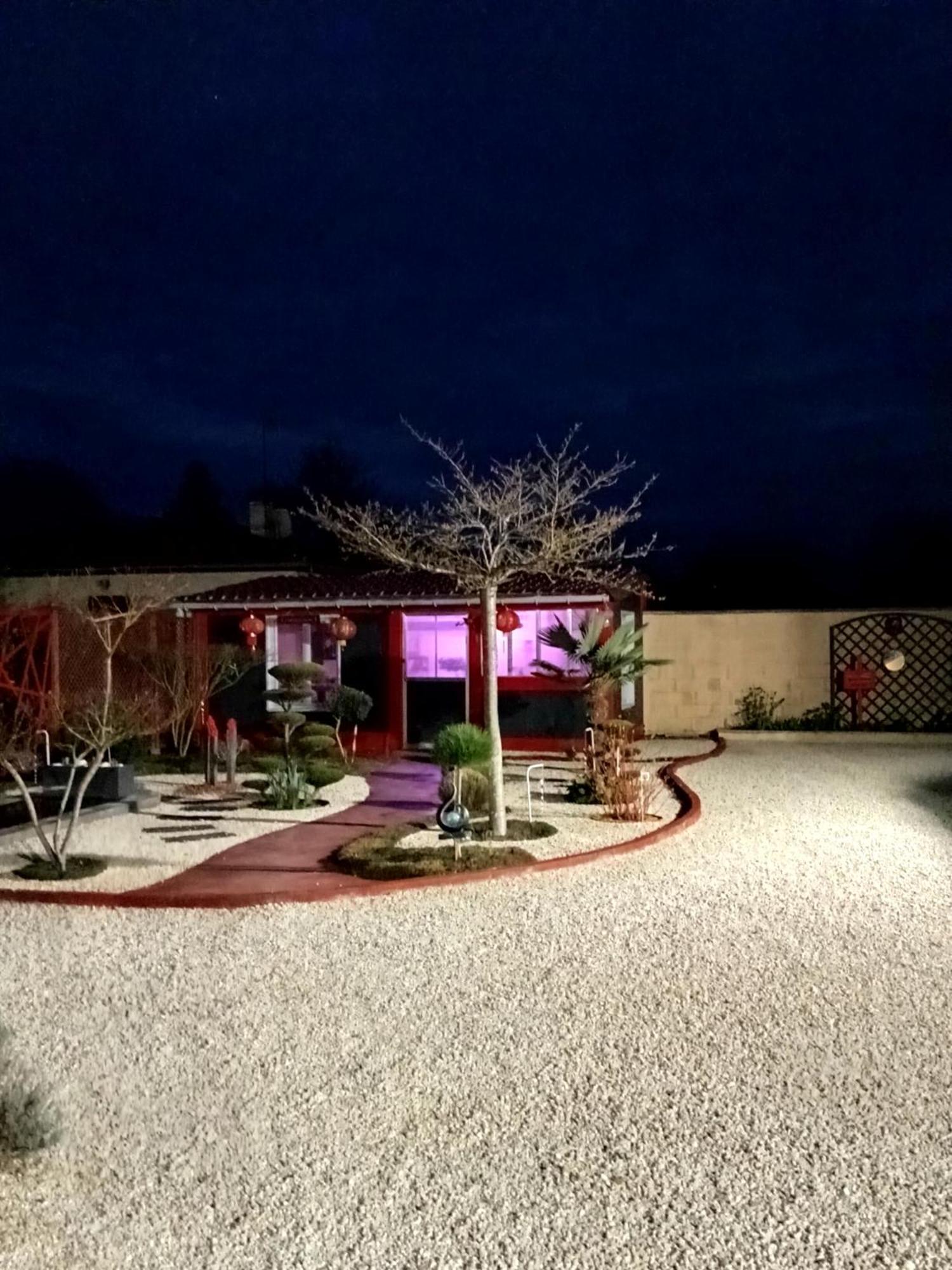 Une Pause Quelque Part Au Jardin Des Erables Et Des Niwakis Saint-Medard-de-Guizieres Exterior foto