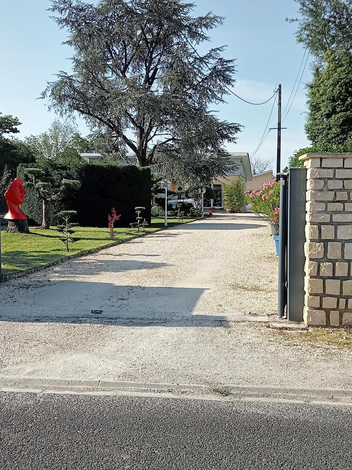 Une Pause Quelque Part Au Jardin Des Erables Et Des Niwakis Saint-Medard-de-Guizieres Exterior foto