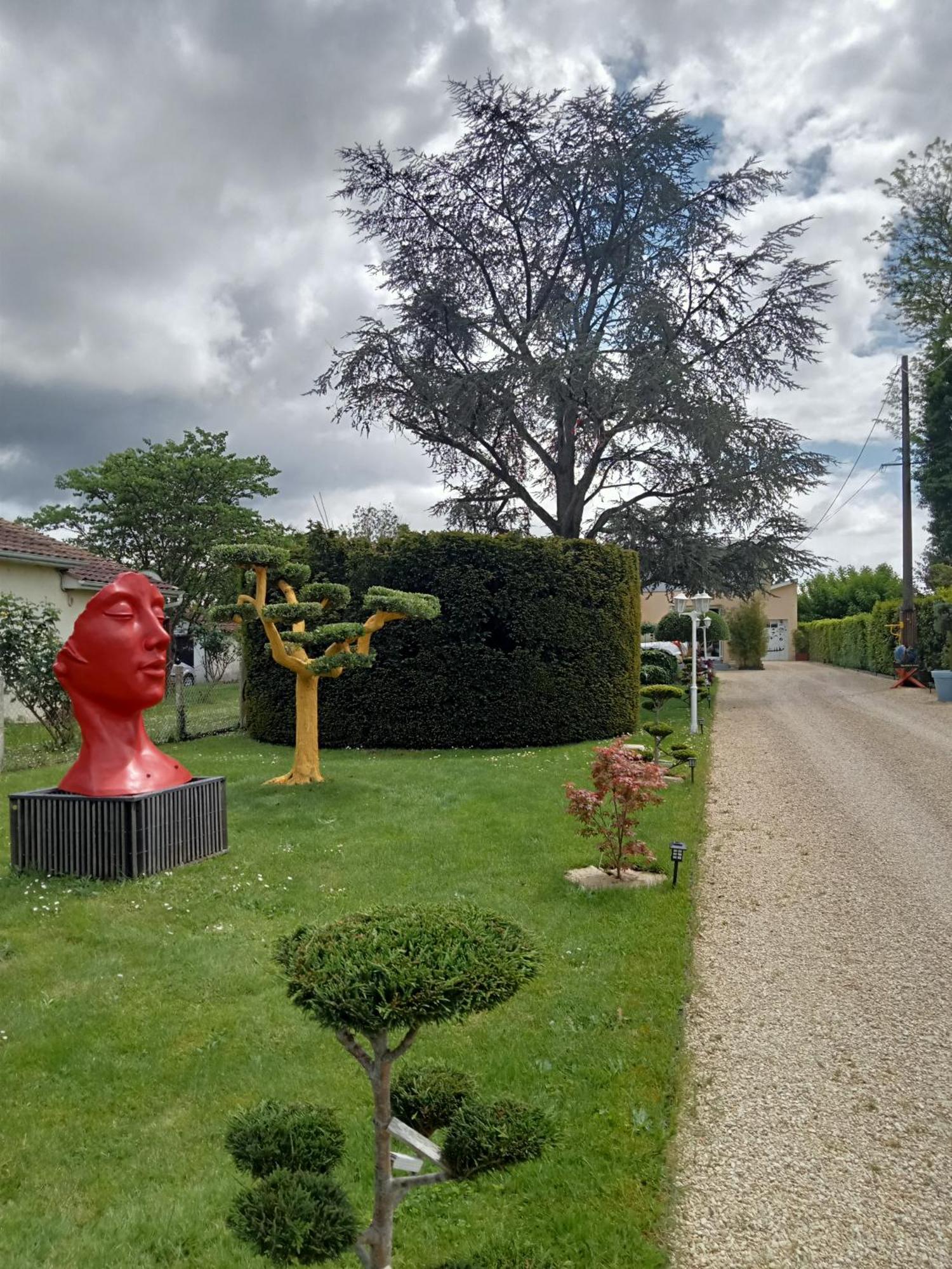 Une Pause Quelque Part Au Jardin Des Erables Et Des Niwakis Saint-Medard-de-Guizieres Exterior foto