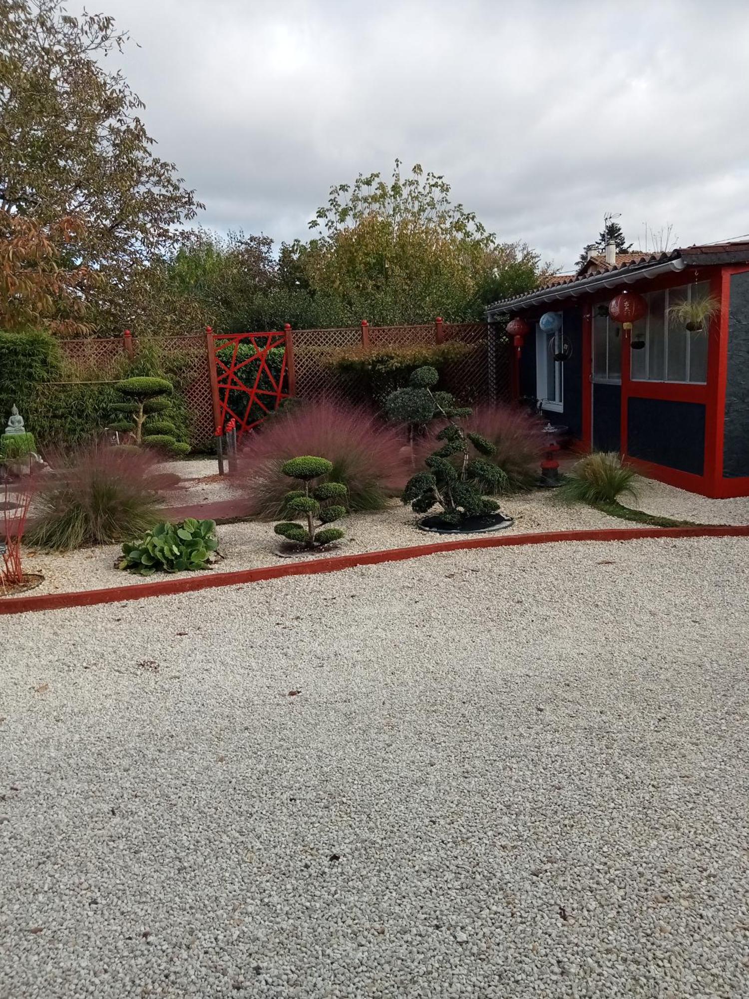Une Pause Quelque Part Au Jardin Des Erables Et Des Niwakis Saint-Medard-de-Guizieres Exterior foto