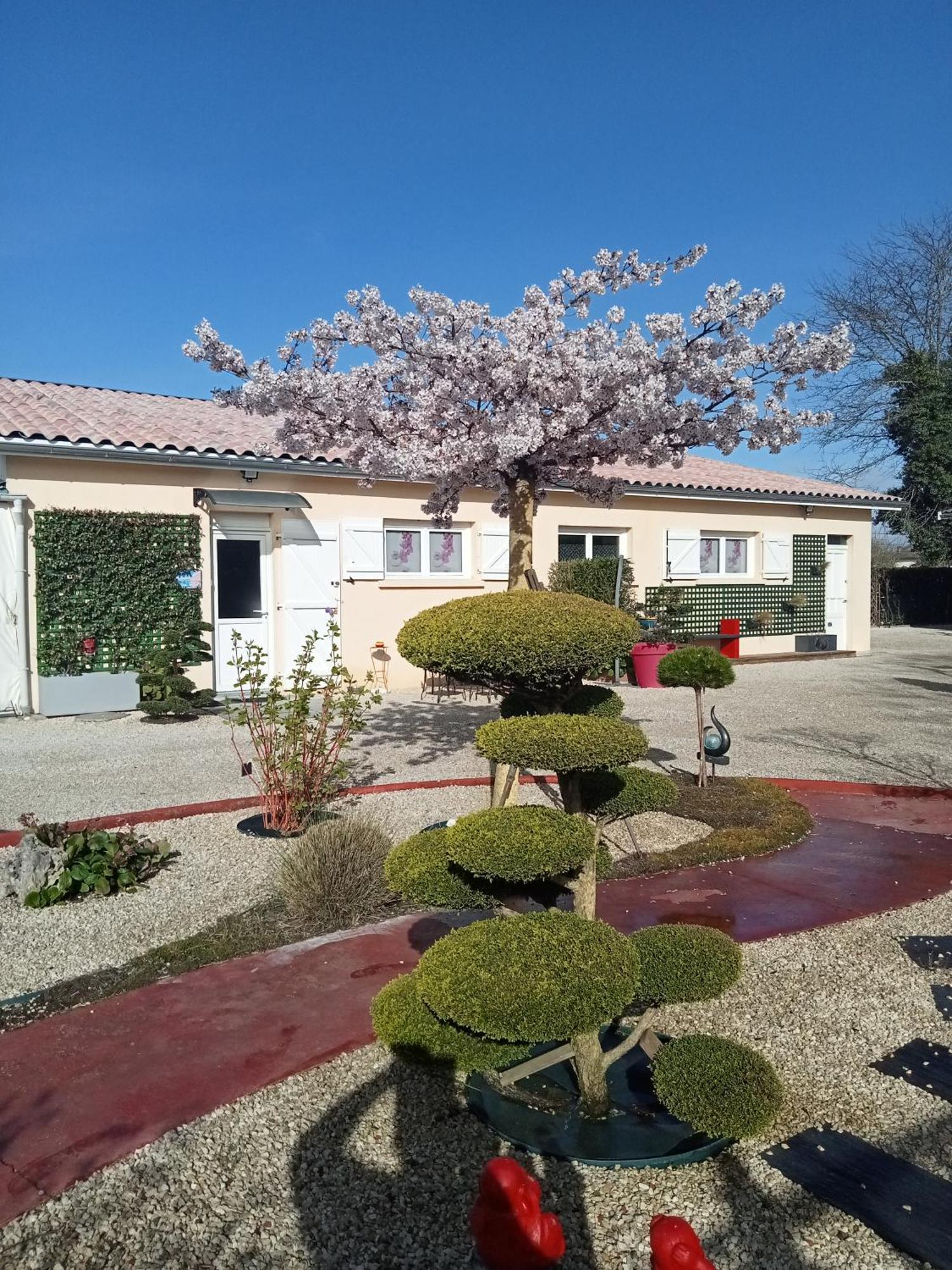 Une Pause Quelque Part Au Jardin Des Erables Et Des Niwakis Saint-Medard-de-Guizieres Exterior foto